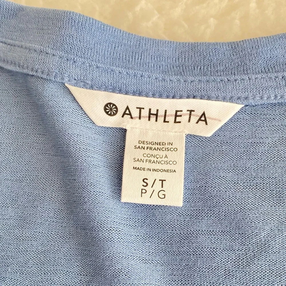 Athleta NWOT Women's V-neck Short Sleeve T-Shirt, Blue, Size S/T - Picture 3 of 6